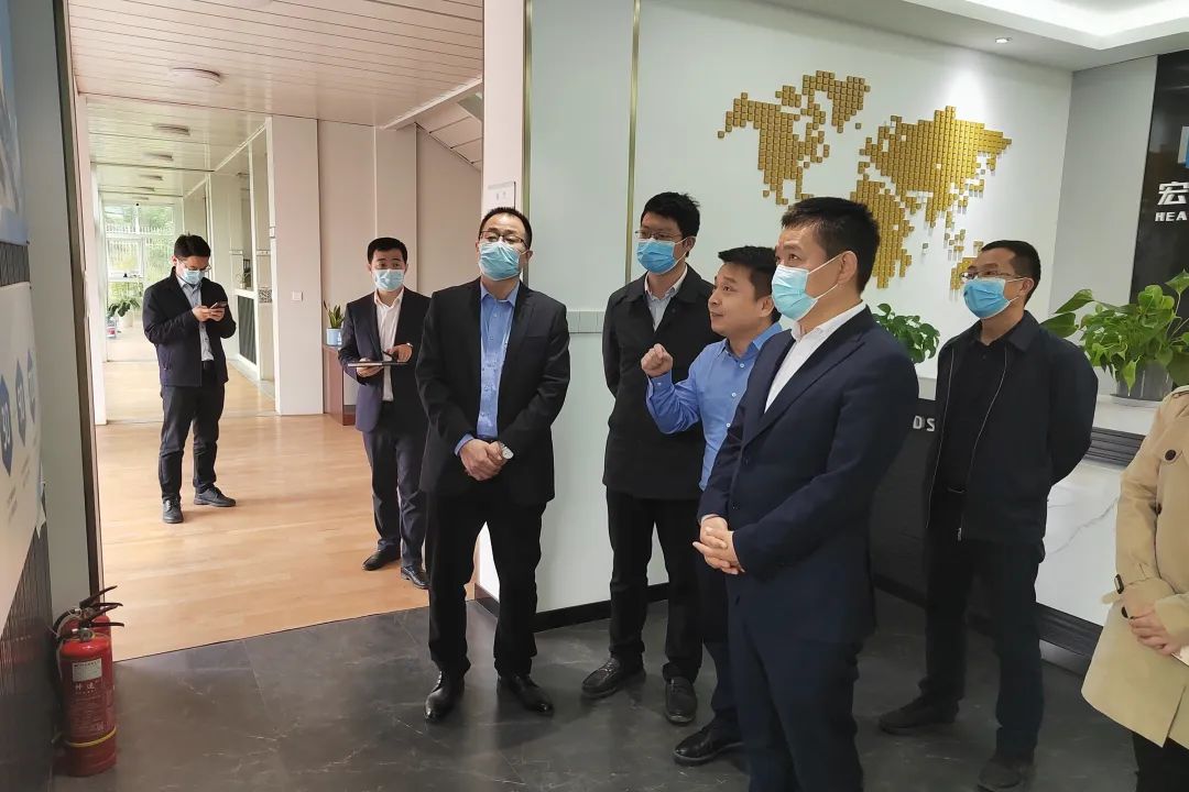重慶市永川區(qū)委常委、副區(qū)長宋文到訪凈化彩鋼夾芯板廠家宏鑫源重慶金諾公司調(diào)研工作(圖1)