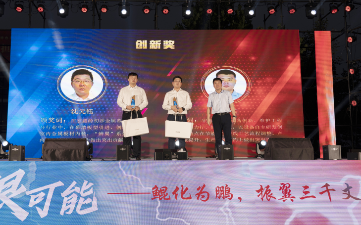 潔凈板廠家宏鑫源模范人物報(bào)道:陳建東——用心血換勛章(圖1) 潔凈板廠家宏鑫源模范人物報(bào)道:陳建東——用心血換勛章(圖1)